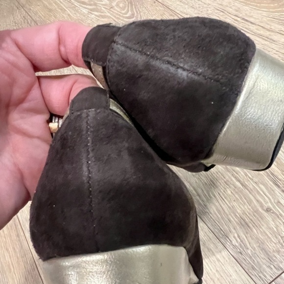 Ross Hommerson Dusty Brown and Beige Round Toe Shoes with Oval Top. - Picture 5 of 8